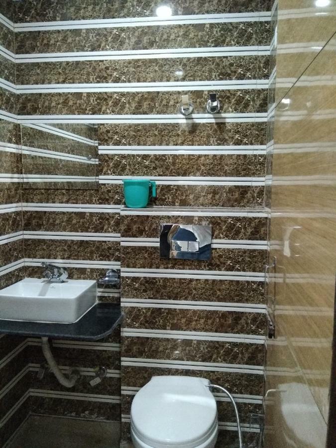 Silver Palace Hotel 뉴델리 외부 사진