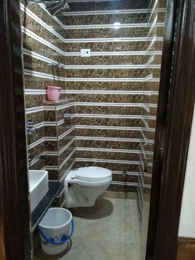 Silver Palace Hotel 뉴델리 외부 사진