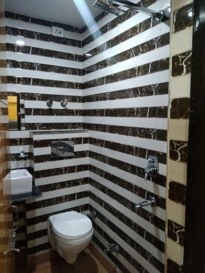 Silver Palace Hotel 뉴델리 외부 사진