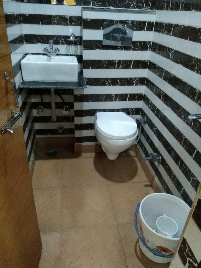 Silver Palace Hotel 뉴델리 외부 사진