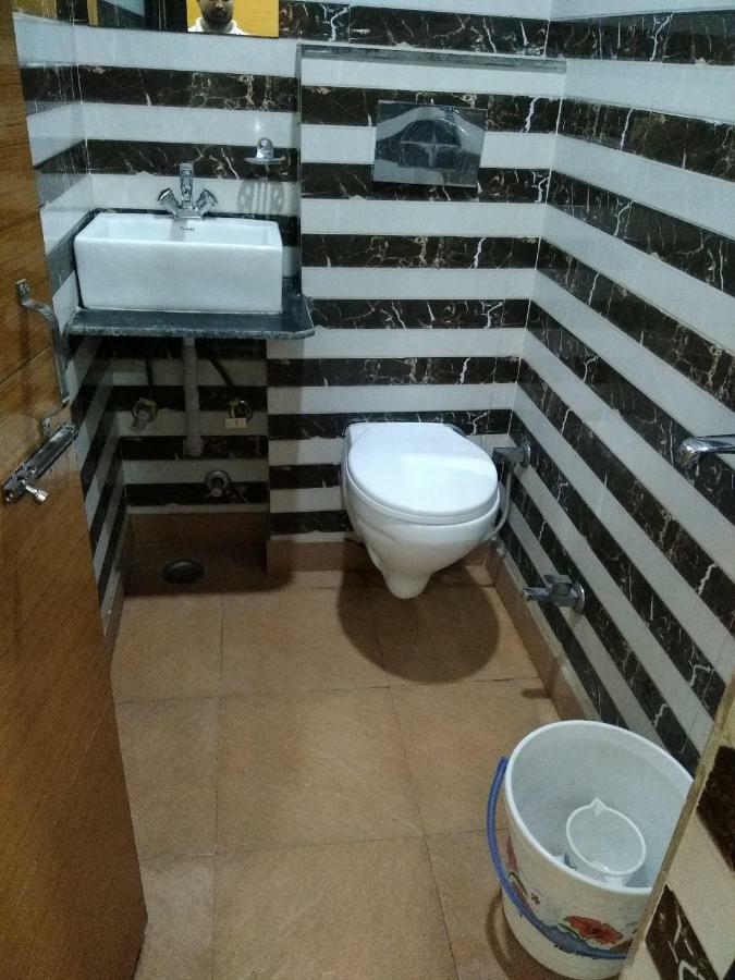 Silver Palace Hotel 뉴델리 외부 사진