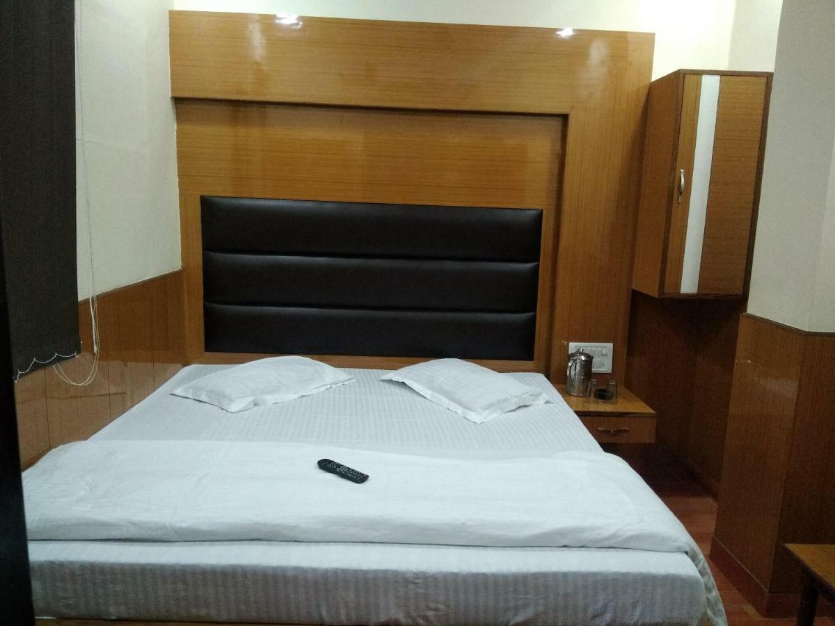 Silver Palace Hotel 뉴델리 외부 사진