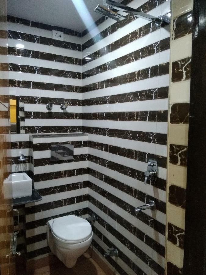 Silver Palace Hotel 뉴델리 외부 사진