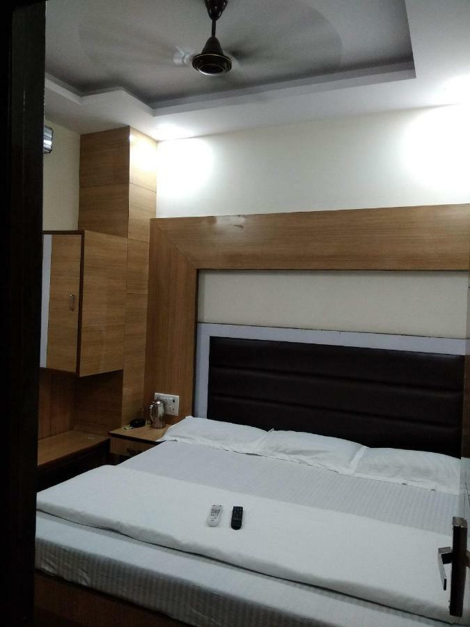 Silver Palace Hotel 뉴델리 외부 사진