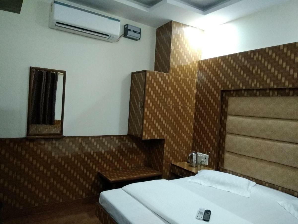 Silver Palace Hotel 뉴델리 외부 사진