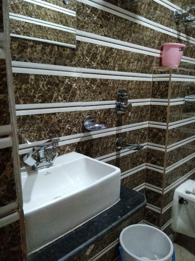 Silver Palace Hotel 뉴델리 외부 사진